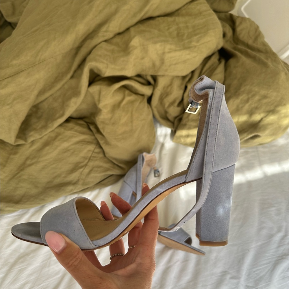 Vince Camuto periwinkle suede heels size 8.5